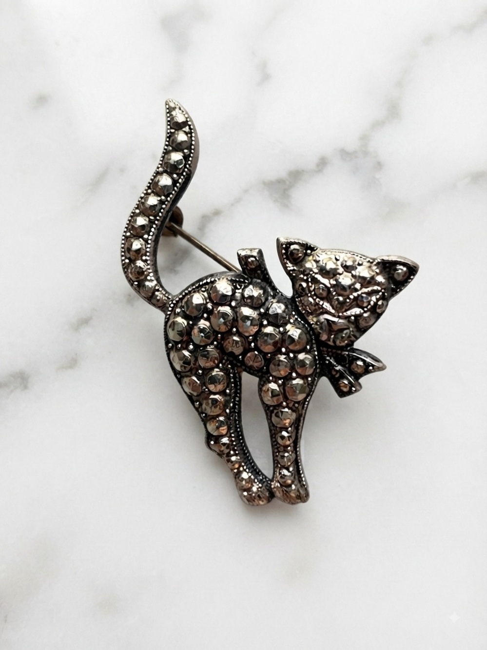 Vintage Art Deco Marcasite Arched Cat Brooch Pin Bow Tie Silver Tone Halloween